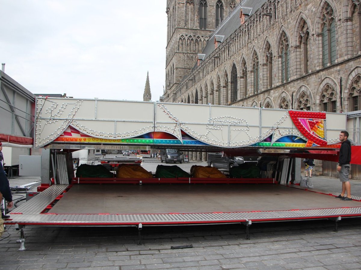 CBK Technik bumper car truck mid-deployment — hydraulic floor unfolding on-site