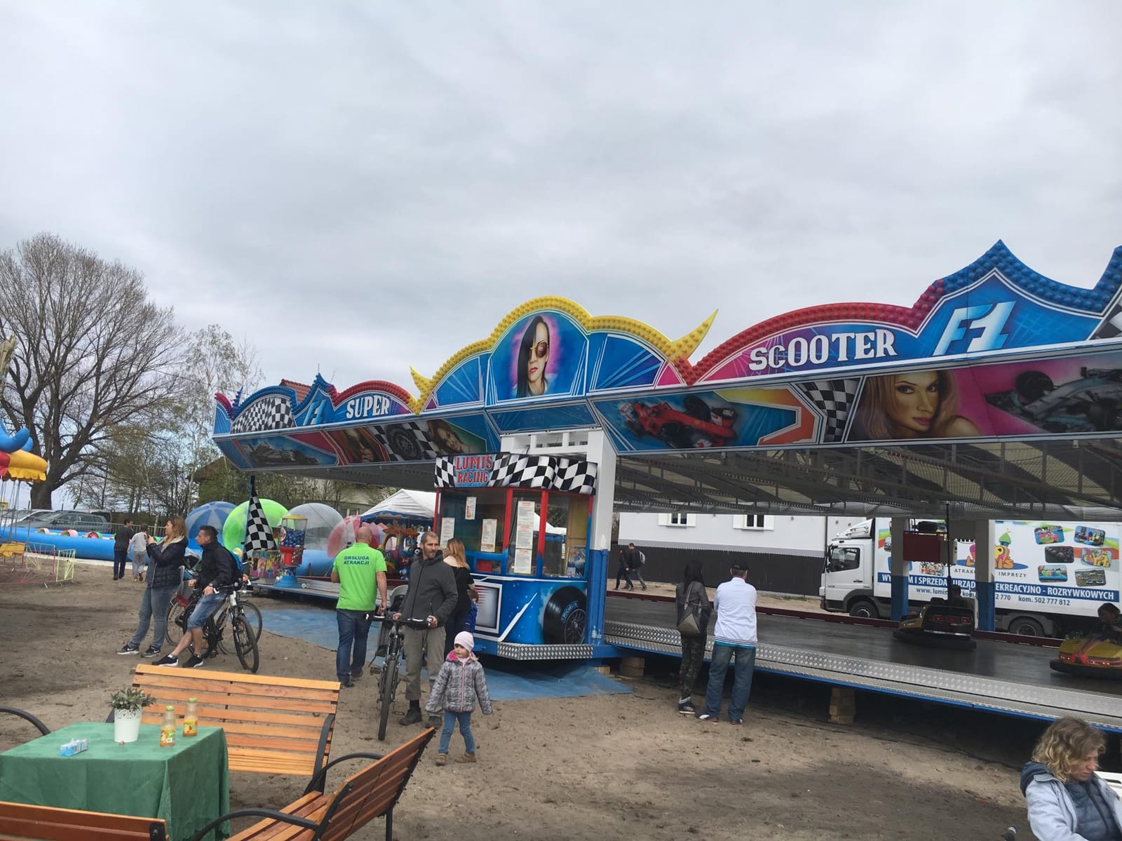 Bumper cars Facade