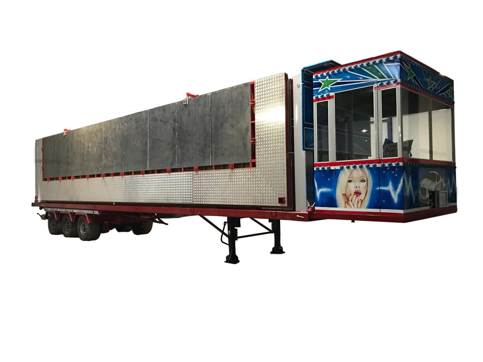 Semi trailer with dodgems